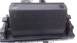 8D0943021D VW CLASSIC LAMPKA OŚWIETLENIA TABLICY REJESTRACYJNEJ AUDI A4 B5 LIMUZYNA PRAWA Audi A4 B5 9