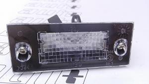 8D0943021C VW CLASSIC LAMPKA OŚWIETLENIA TABLICY REJESTRACYJNEJ AUDI A4 B5 LIMUZYNA LEWA Audi A4 B5 95